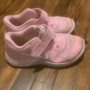 Girls Nike Tennis Shoes
